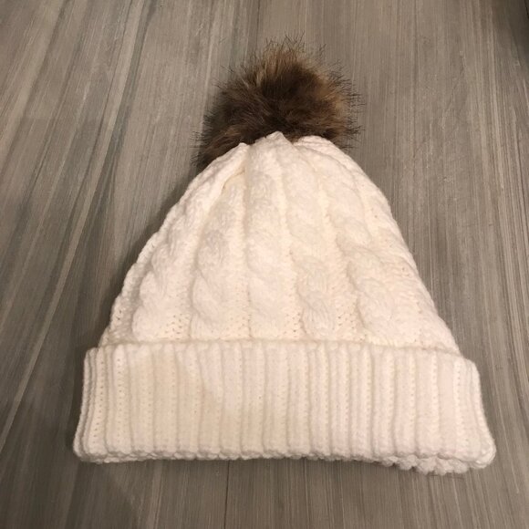 Ladies White Cable Knit Winter Cap With Pom - Picture 2 of 3